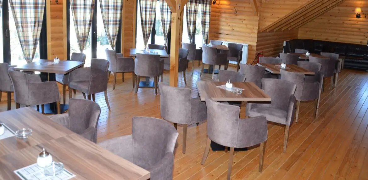 Planinski enterijer restorana